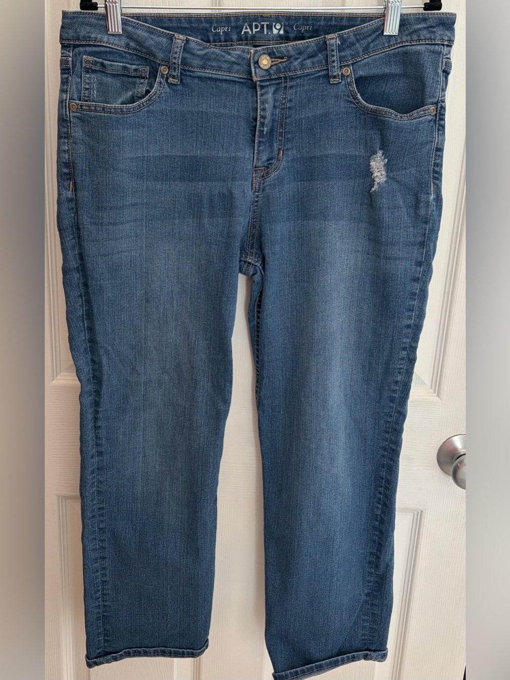 Jeans Capri’s Apt. 9 Distressed Women’s Size 14